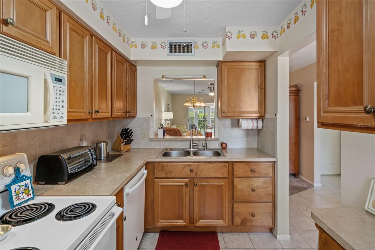 3642 TROPHY BOULEVARD — photo 10 of 47