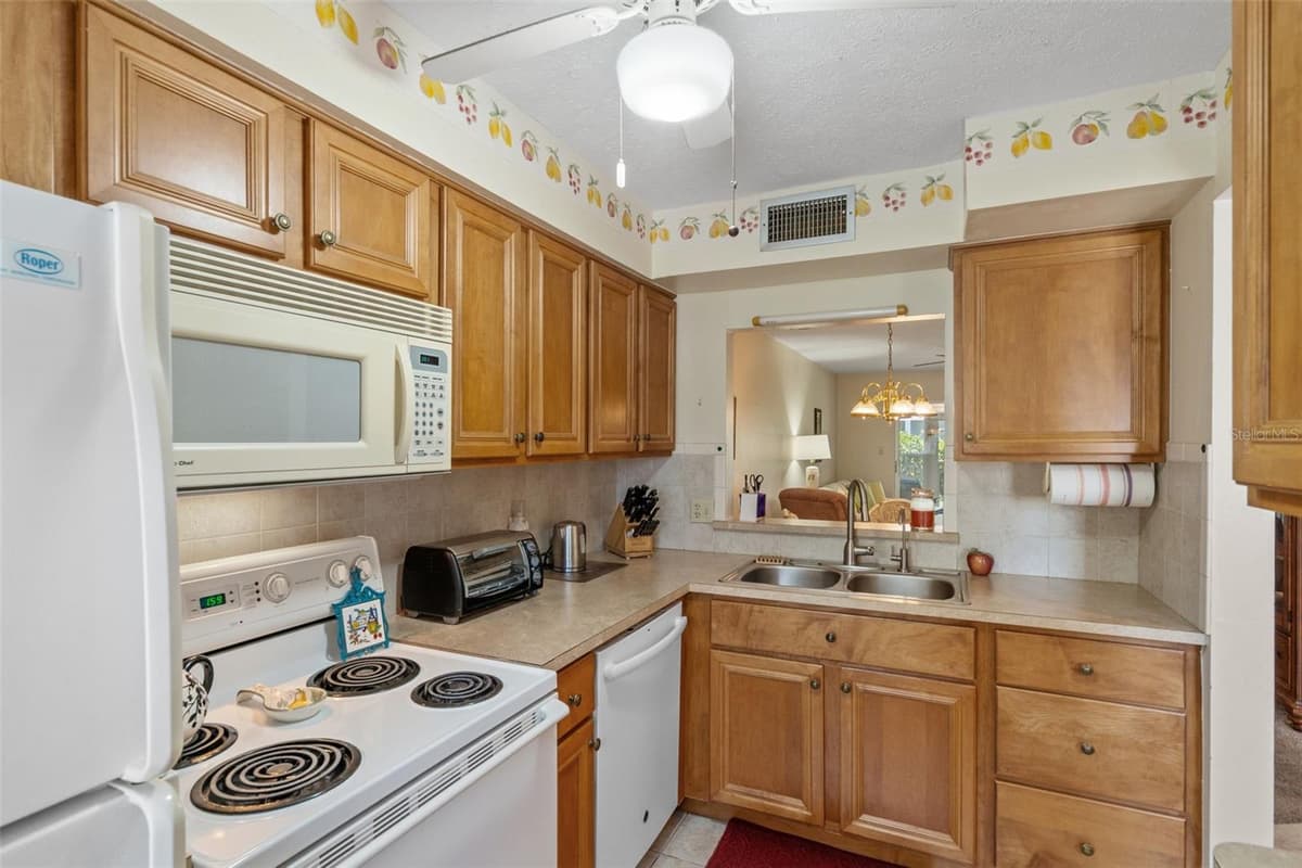 3642 TROPHY BOULEVARD — photo 7 of 47
