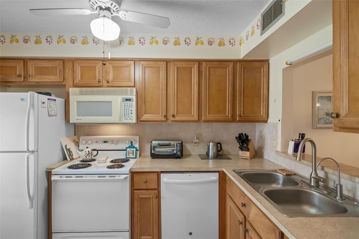 3642 TROPHY BOULEVARD — photo 6 of 47
