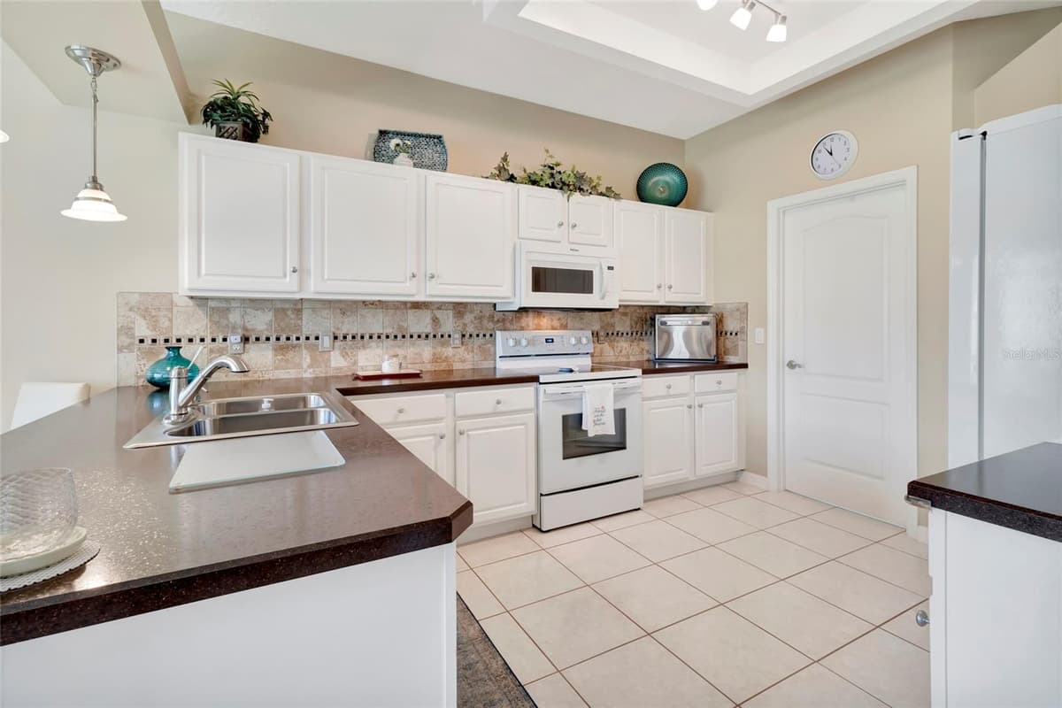 3551 CHESSINGTON STREET — photo 14 of 33