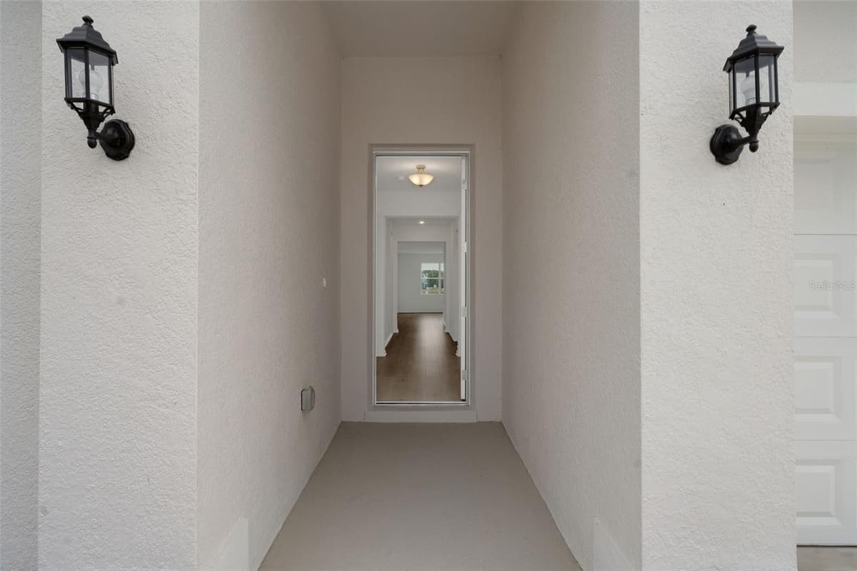 4117 PENELOPE AVENUE — photo 4 of 37