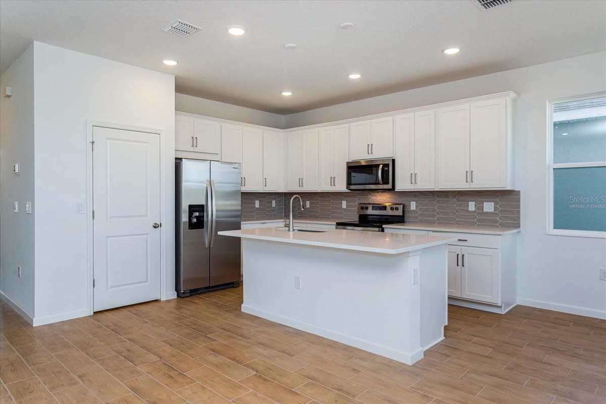 4113 PENELOPE AVENUE — photo 7 of 32