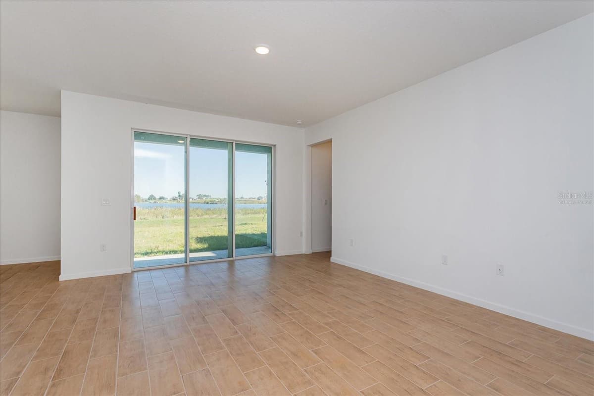 4113 PENELOPE AVENUE — photo 4 of 32