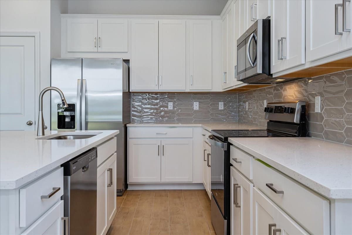 4113 PENELOPE AVENUE — photo 9 of 32