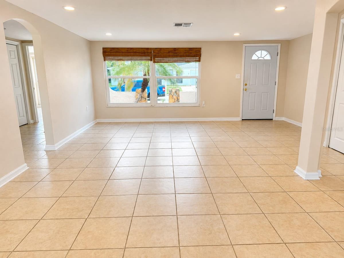 9135 GREENBRIAR LANE — photo 15 of 32