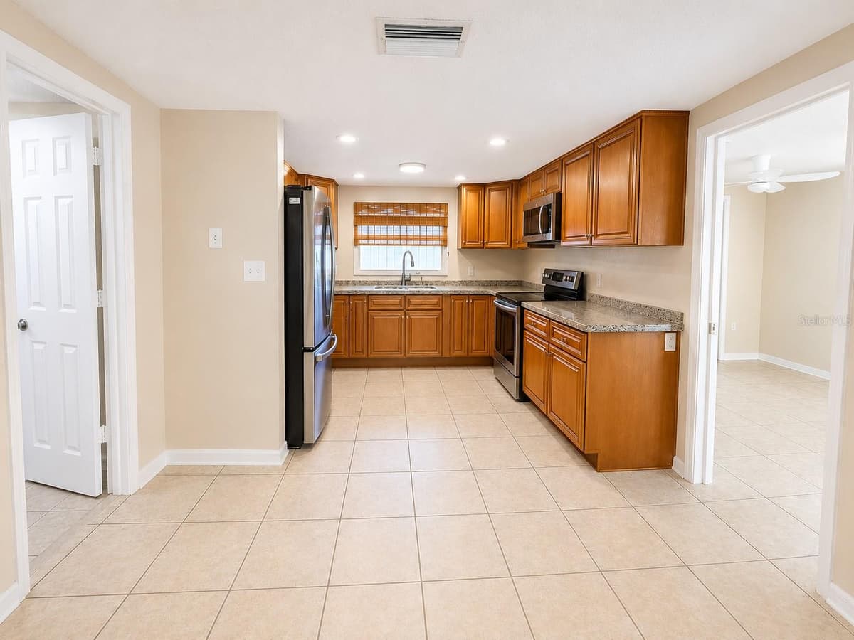 9135 GREENBRIAR LANE — photo 20 of 32
