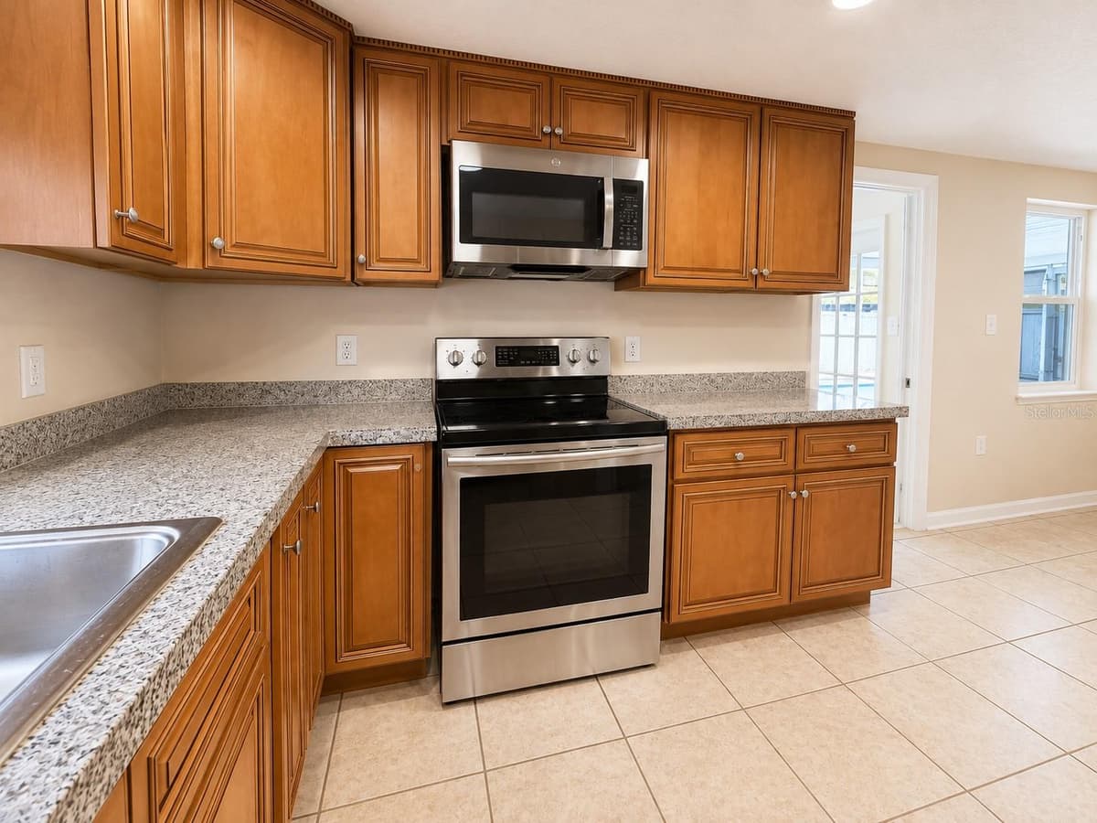 9135 GREENBRIAR LANE — photo 21 of 32