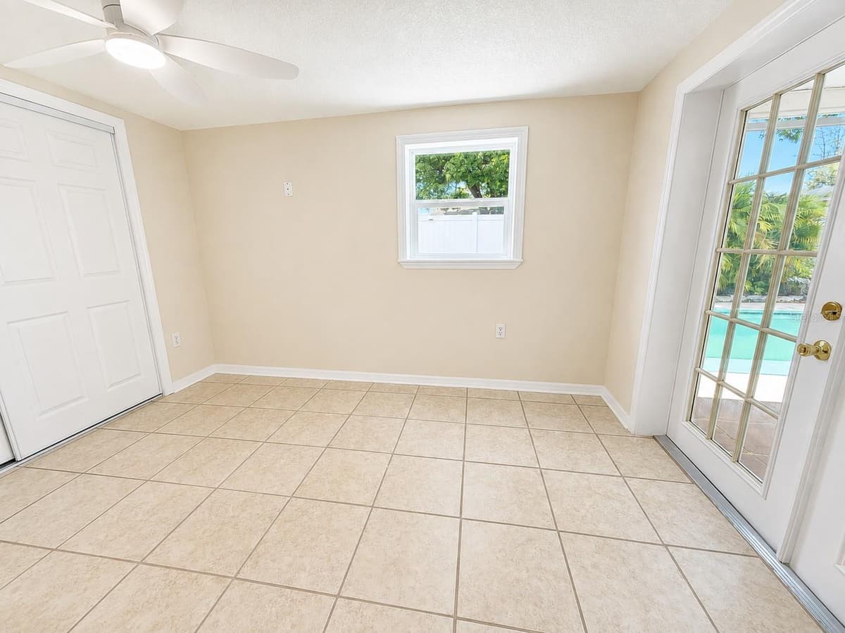 9135 GREENBRIAR LANE — photo 23 of 32
