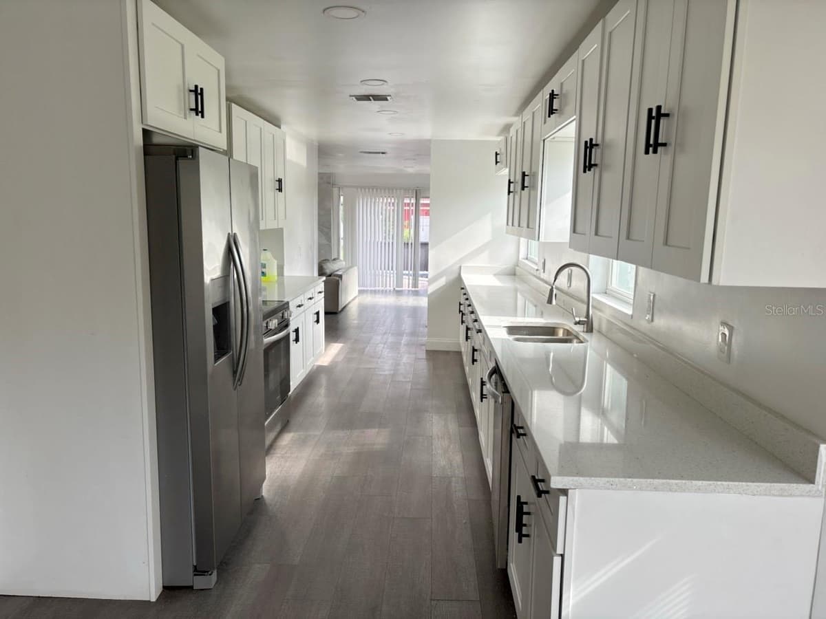 1169 KINGSLEY STREET — photo 7 of 19
