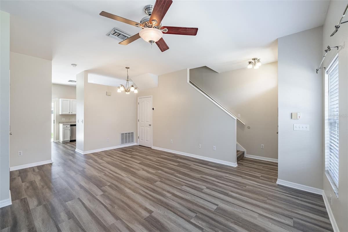 4310 FINCASTLE COURT — photo 7 of 49