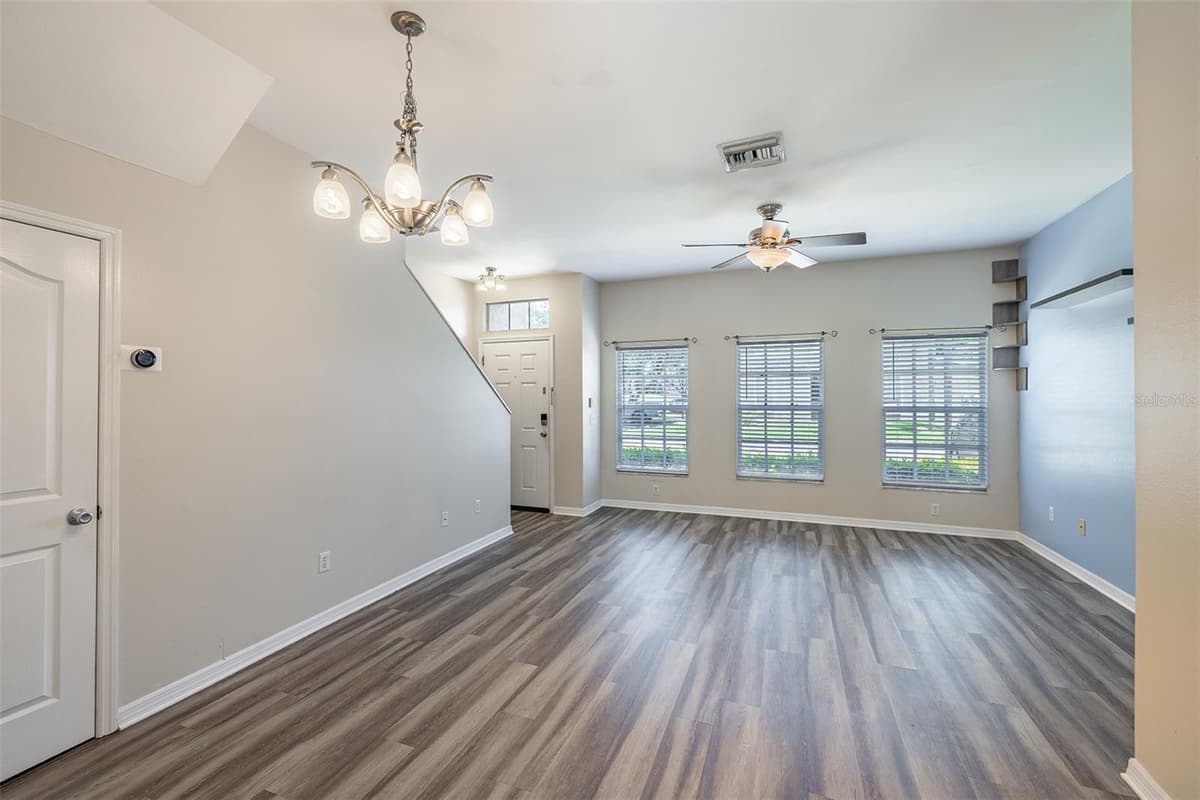 4310 FINCASTLE COURT — photo 8 of 49