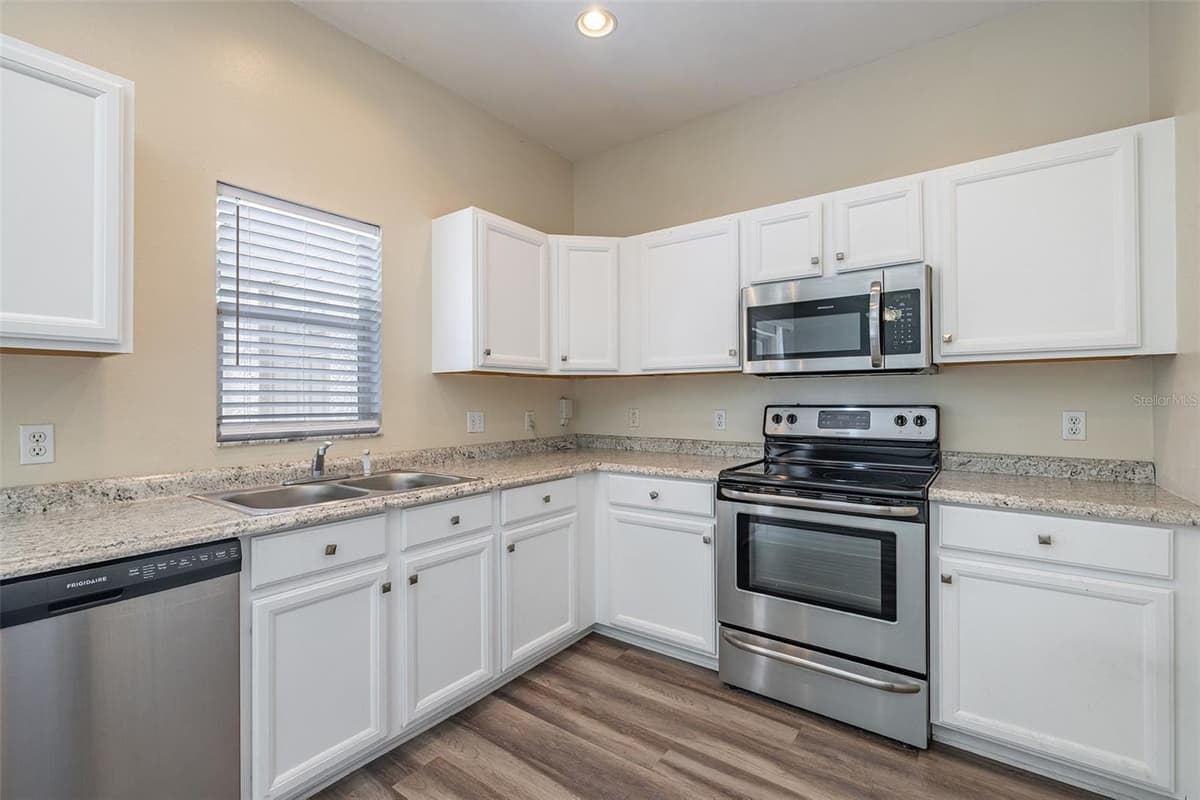 4310 FINCASTLE COURT — photo 14 of 49
