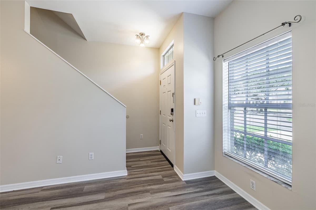 4310 FINCASTLE COURT — photo 5 of 49
