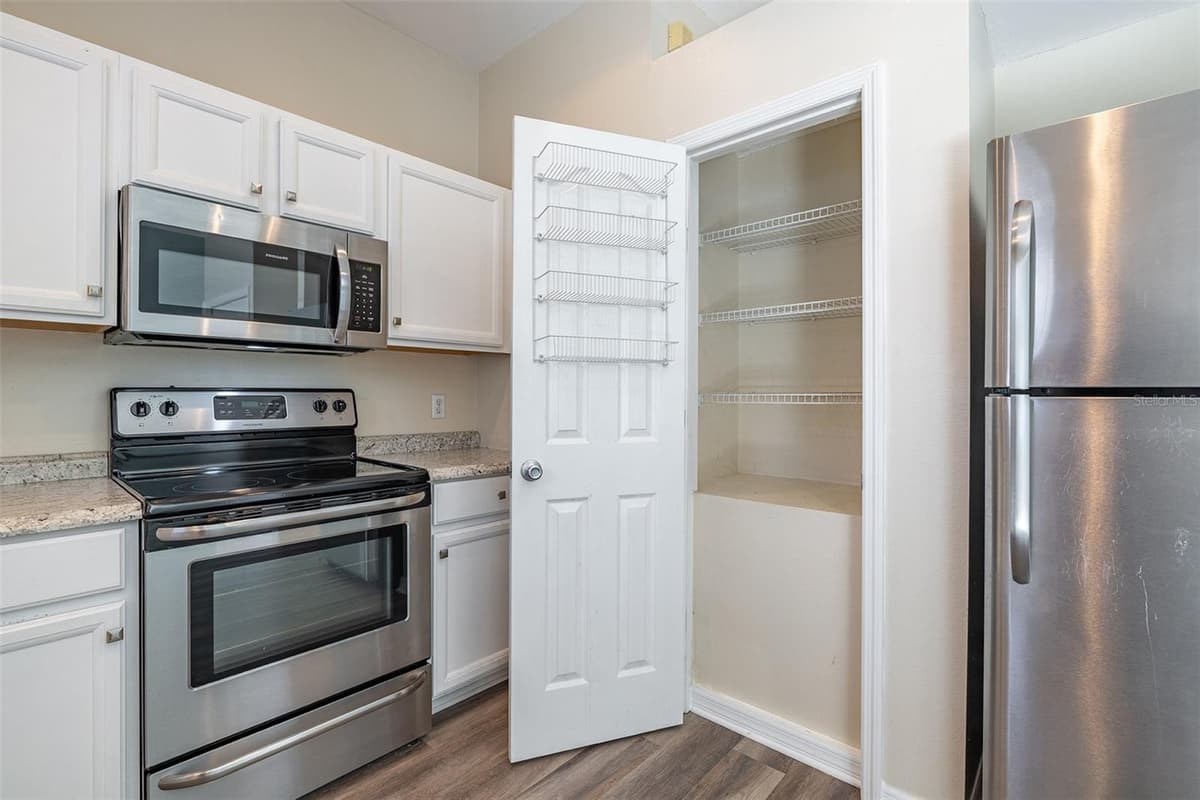4310 FINCASTLE COURT — photo 16 of 49