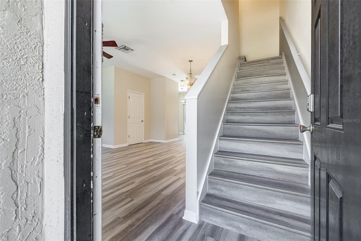 4310 FINCASTLE COURT — photo 4 of 49