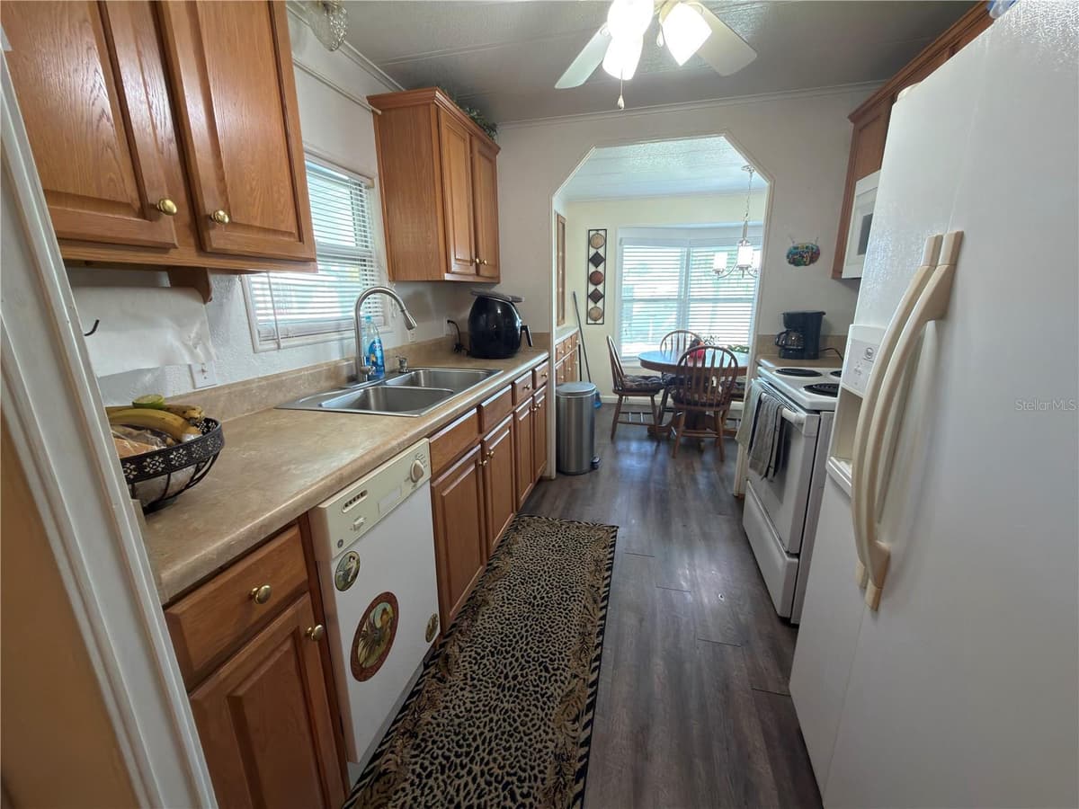 2055 FLORAL AVENUE — photo 4 of 12