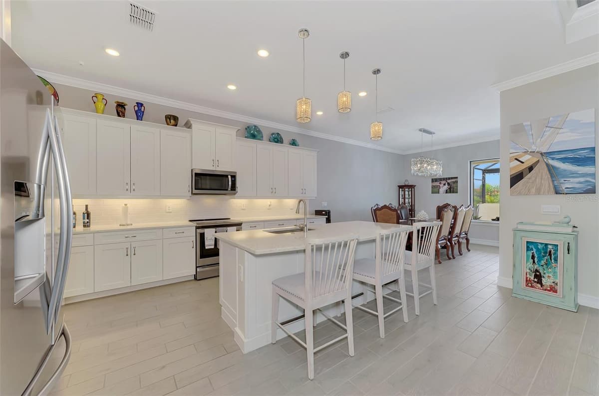 292 VILLORESI BOULEVARD — photo 10 of 100
