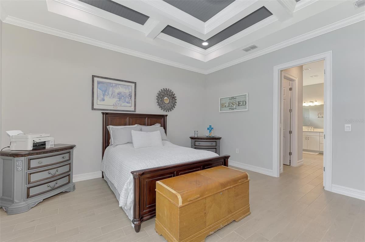 292 VILLORESI BOULEVARD — photo 13 of 100