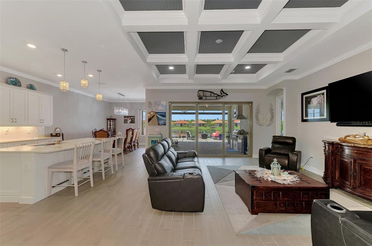 292 VILLORESI BOULEVARD — photo 7 of 100