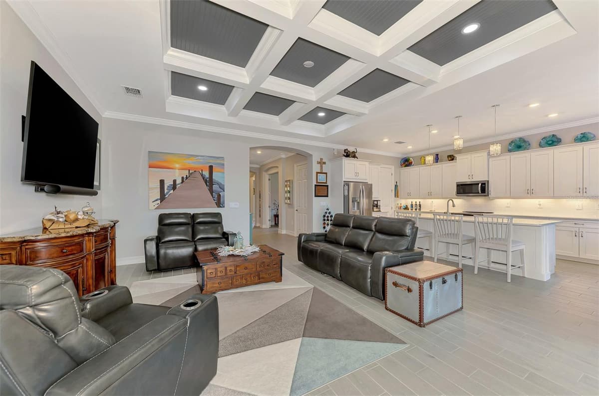 292 VILLORESI BOULEVARD — photo 8 of 100