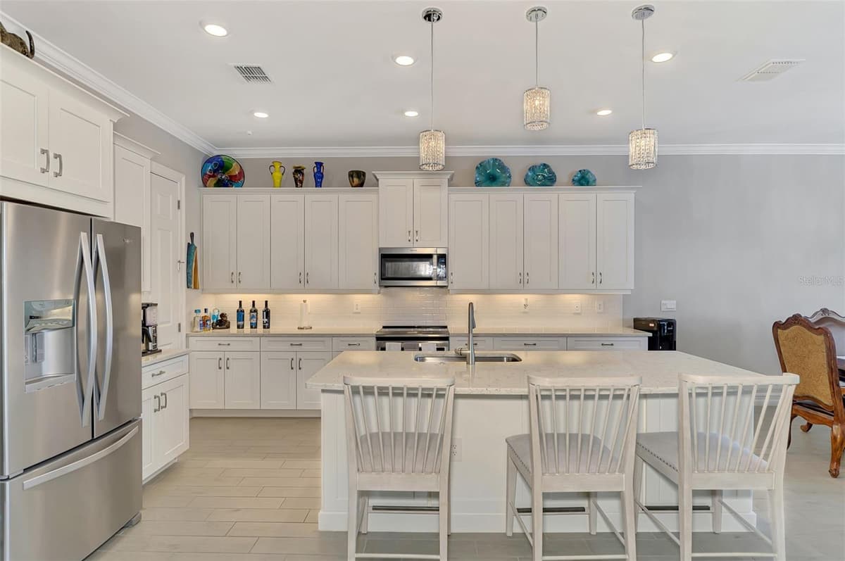 292 VILLORESI BOULEVARD — photo 9 of 100