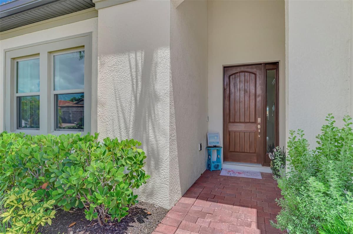 292 VILLORESI BOULEVARD — photo 3 of 100
