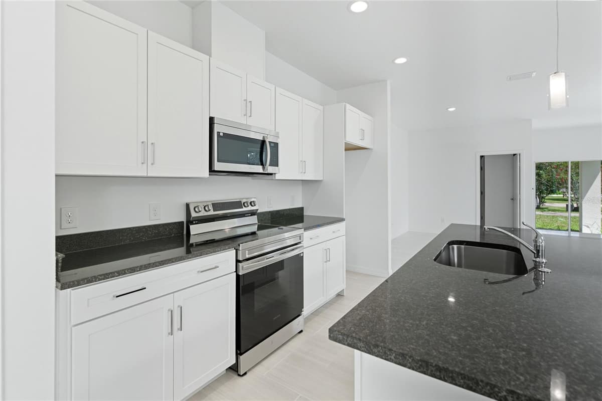817 LOCUST AVENUE — photo 5 of 18