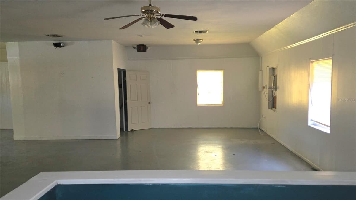 3103 LAKE AVENUE — photo 5 of 10