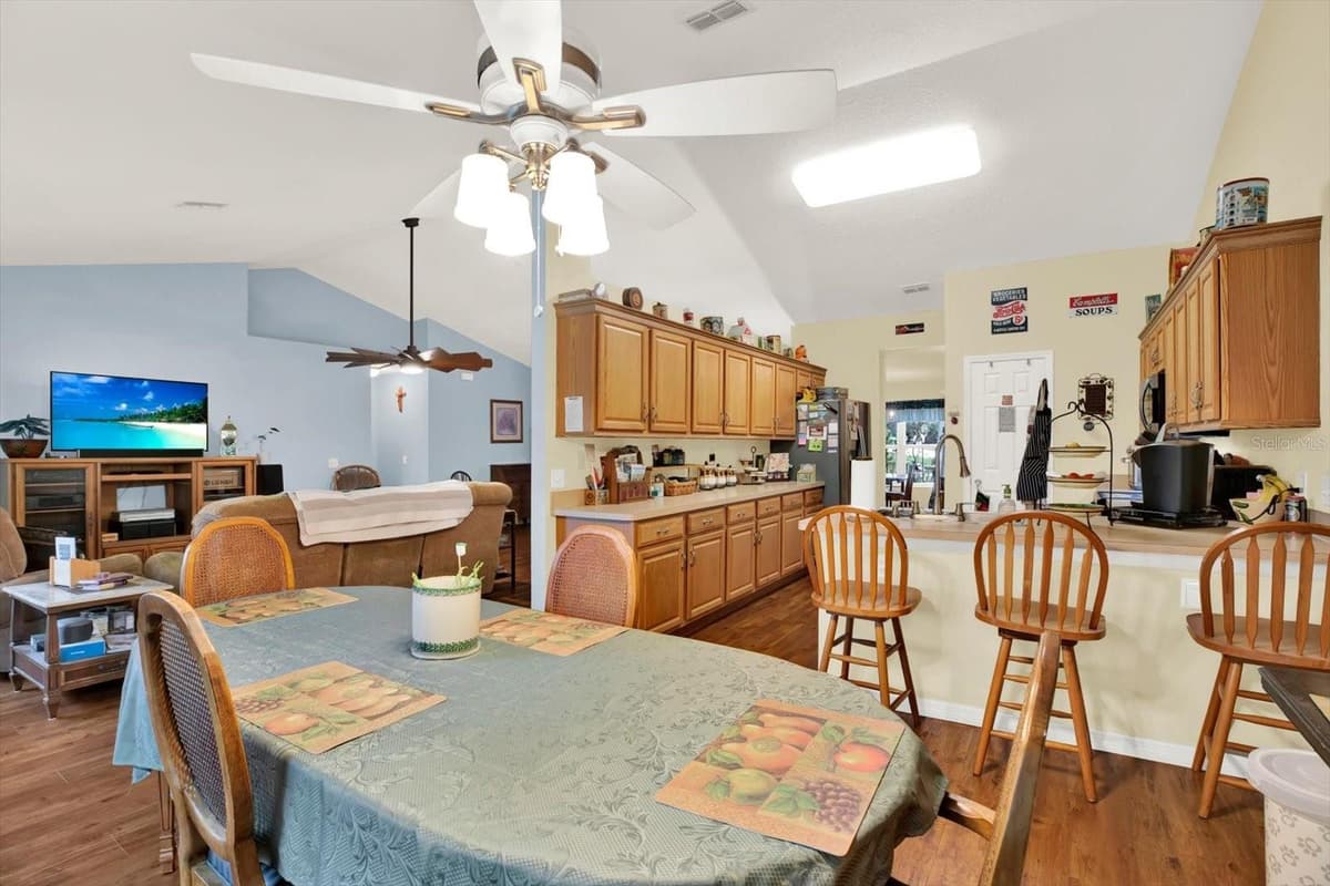 9086 MANCHESTER STREET — photo 12 of 35