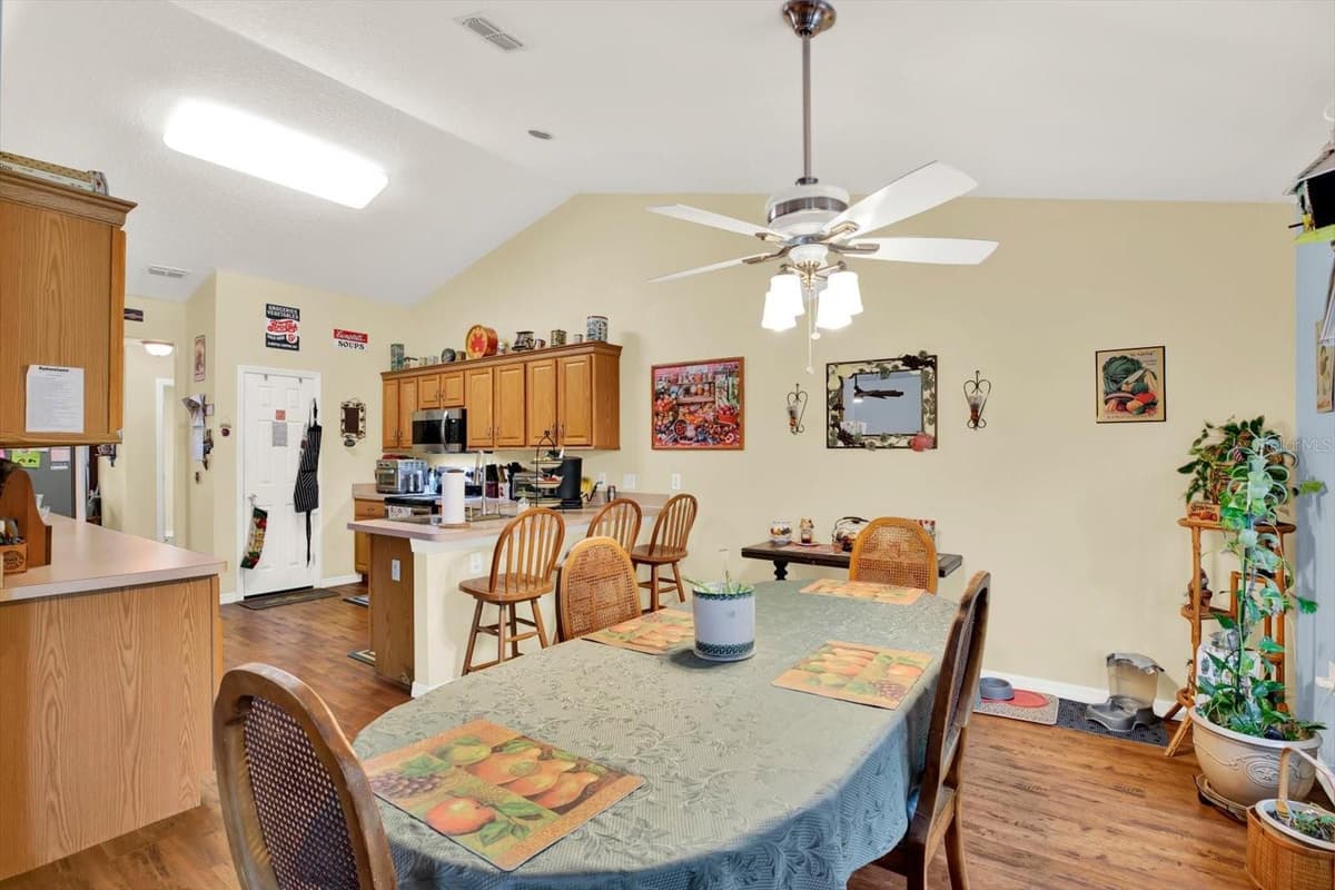 9086 MANCHESTER STREET — photo 11 of 35