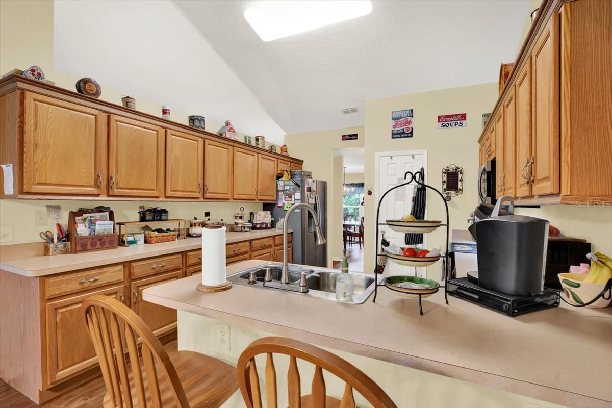 9086 MANCHESTER STREET — photo 13 of 35
