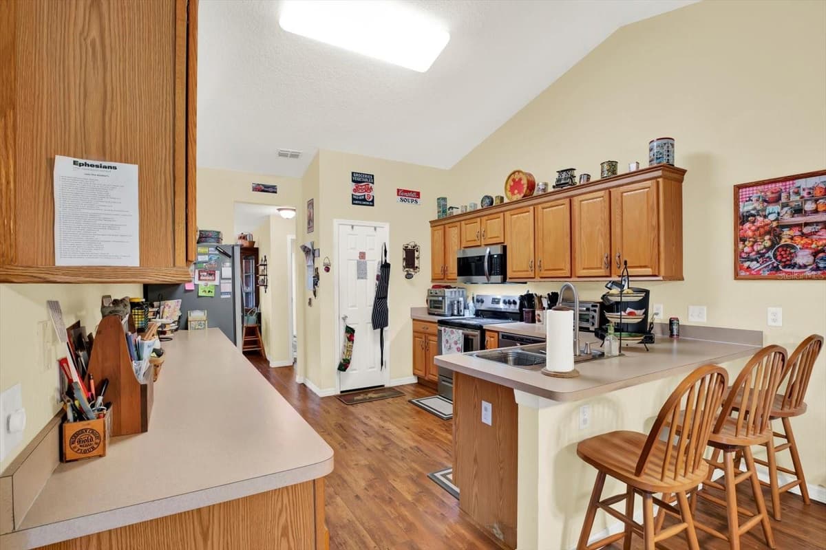 9086 MANCHESTER STREET — photo 14 of 35