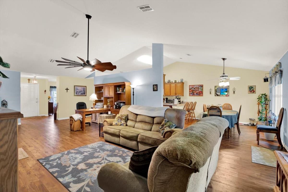 9086 MANCHESTER STREET — photo 8 of 35