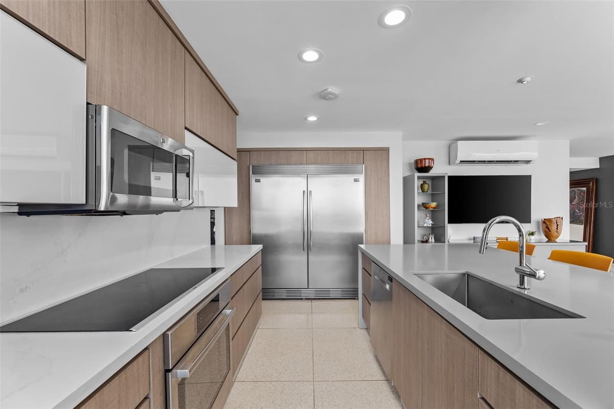 1035 ASHFORD AVENUE — photo 10 of 26