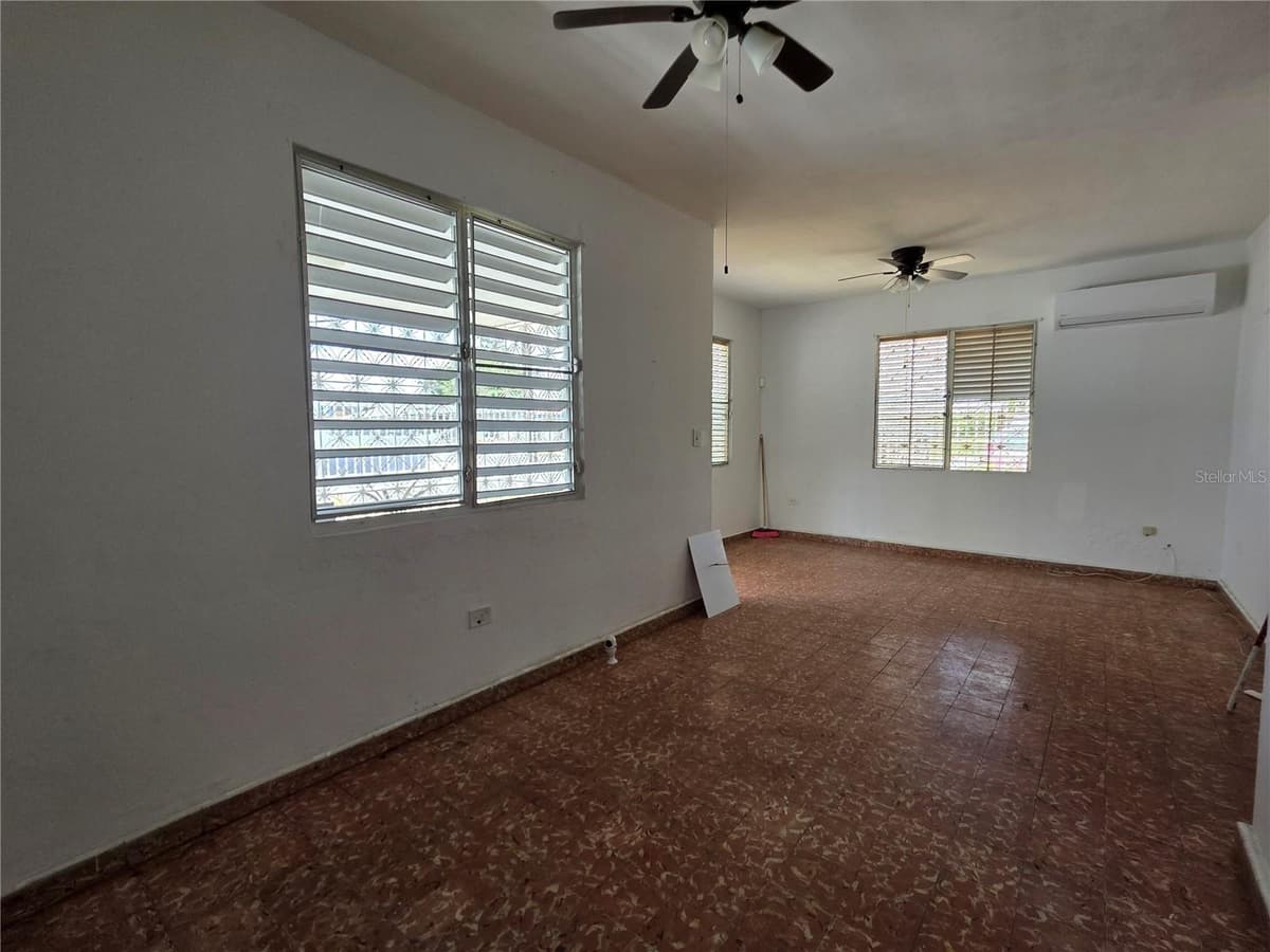 150 ROMAGUERA ST — photo 16 of 23