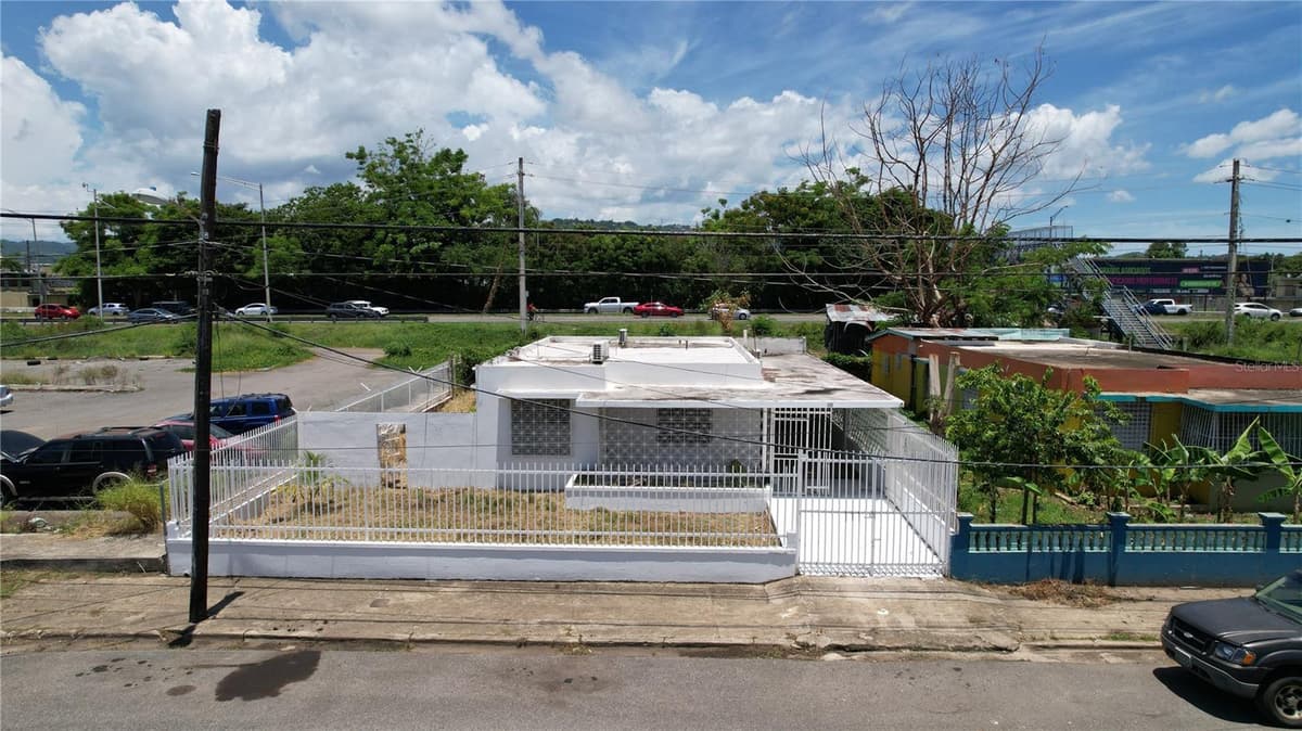 150 ROMAGUERA ST — photo 2 of 23
