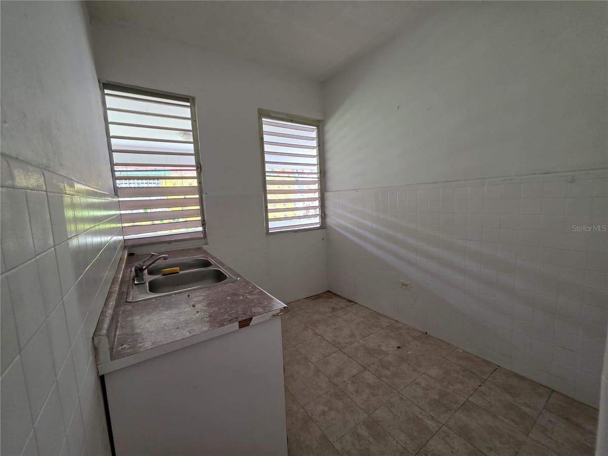 150 ROMAGUERA ST — photo 15 of 23