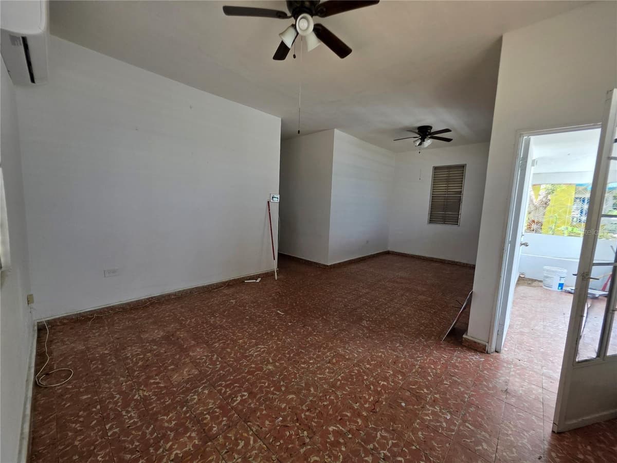 150 ROMAGUERA ST — photo 10 of 23