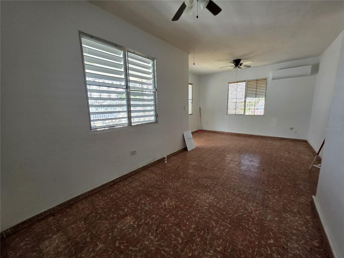 150 ROMAGUERA ST — photo 3 of 23