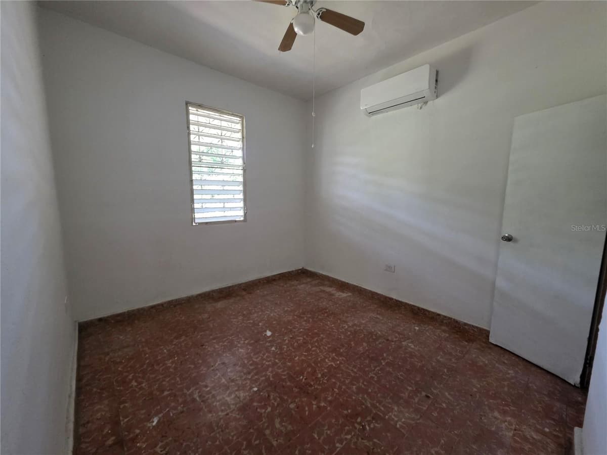 150 ROMAGUERA ST — photo 11 of 23