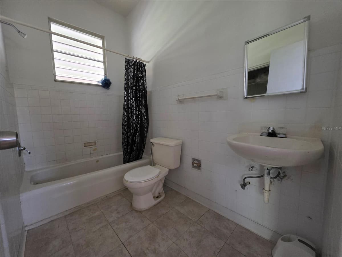 150 ROMAGUERA ST — photo 4 of 23