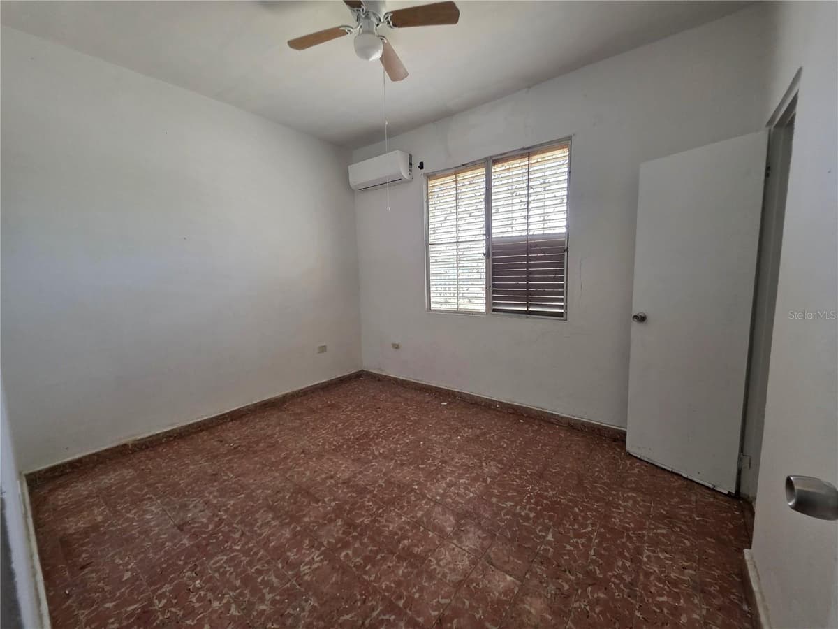 150 ROMAGUERA ST — photo 14 of 23