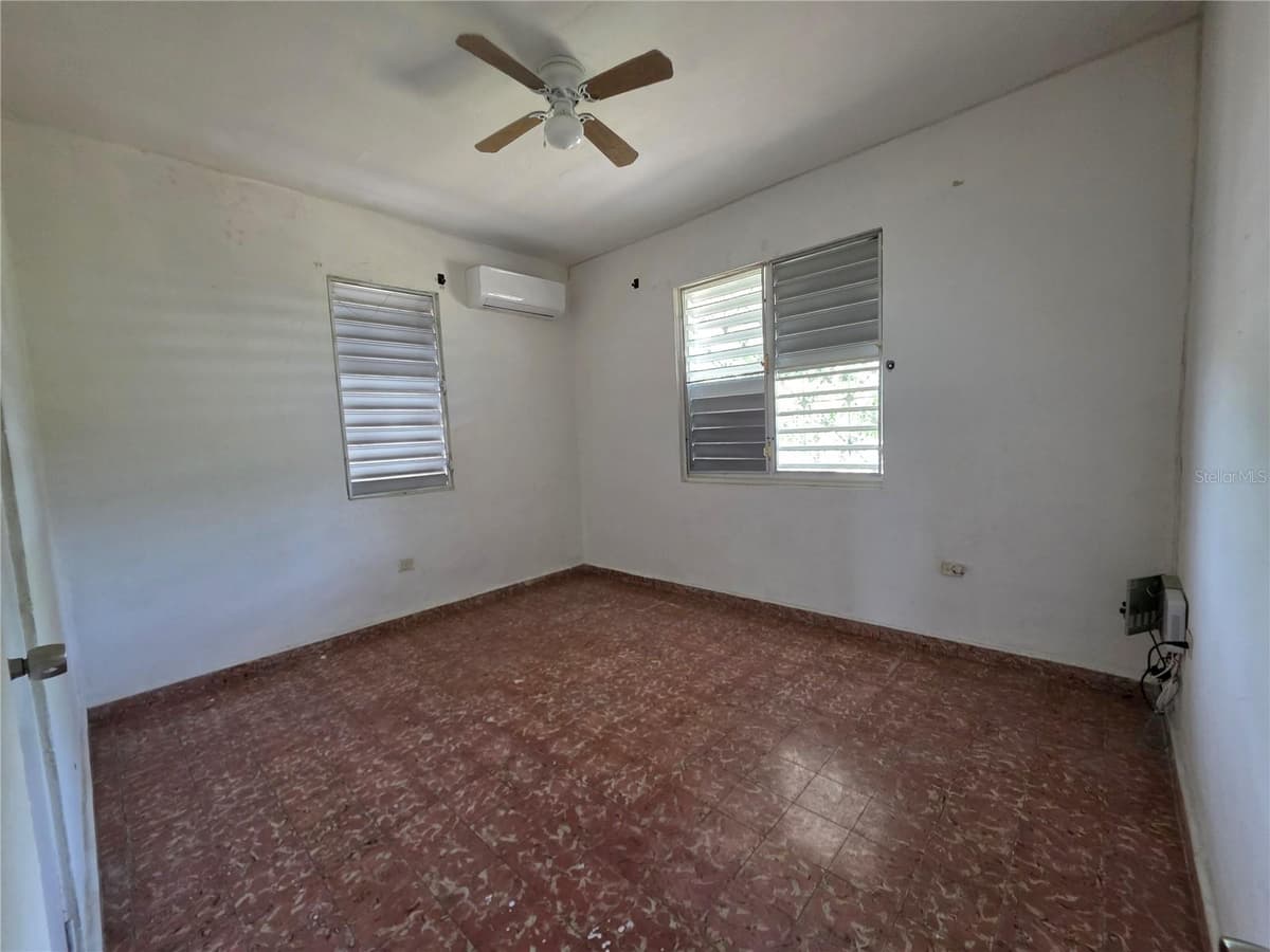 150 ROMAGUERA ST — photo 13 of 23