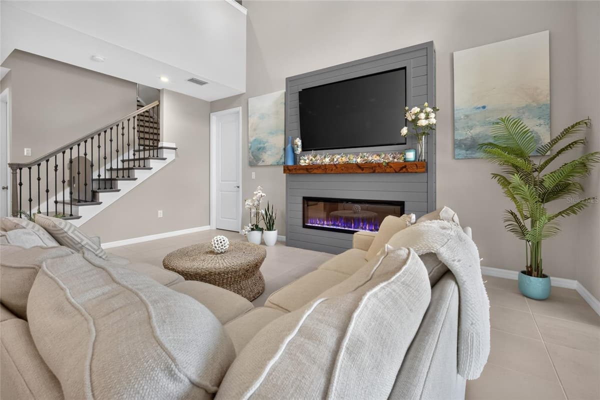 9069 LUNA LANE — photo 9 of 60