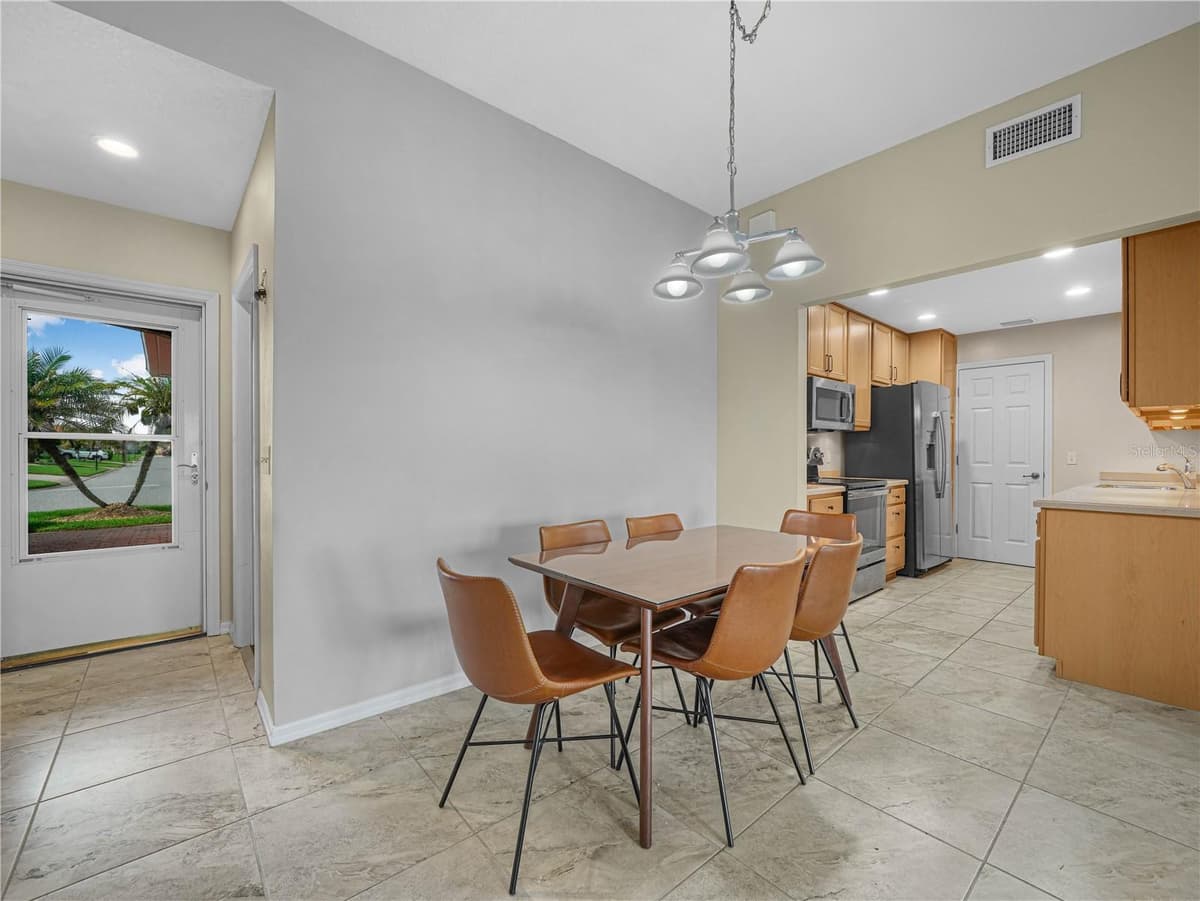 1102 ASHTON PALMS DRIVE — photo 9 of 56
