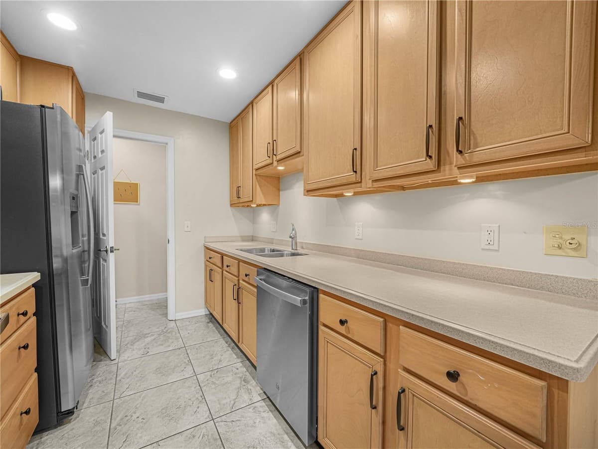 1102 ASHTON PALMS DRIVE — photo 8 of 56