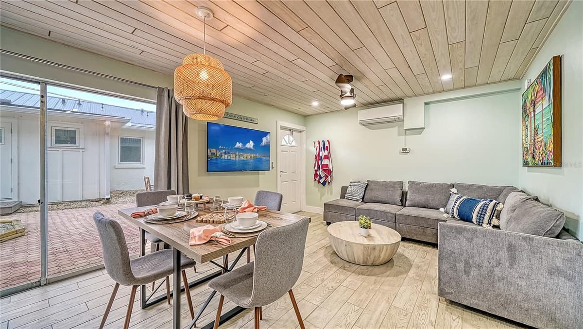 104 AVENIDA VENECCIA — photo 12 of 50