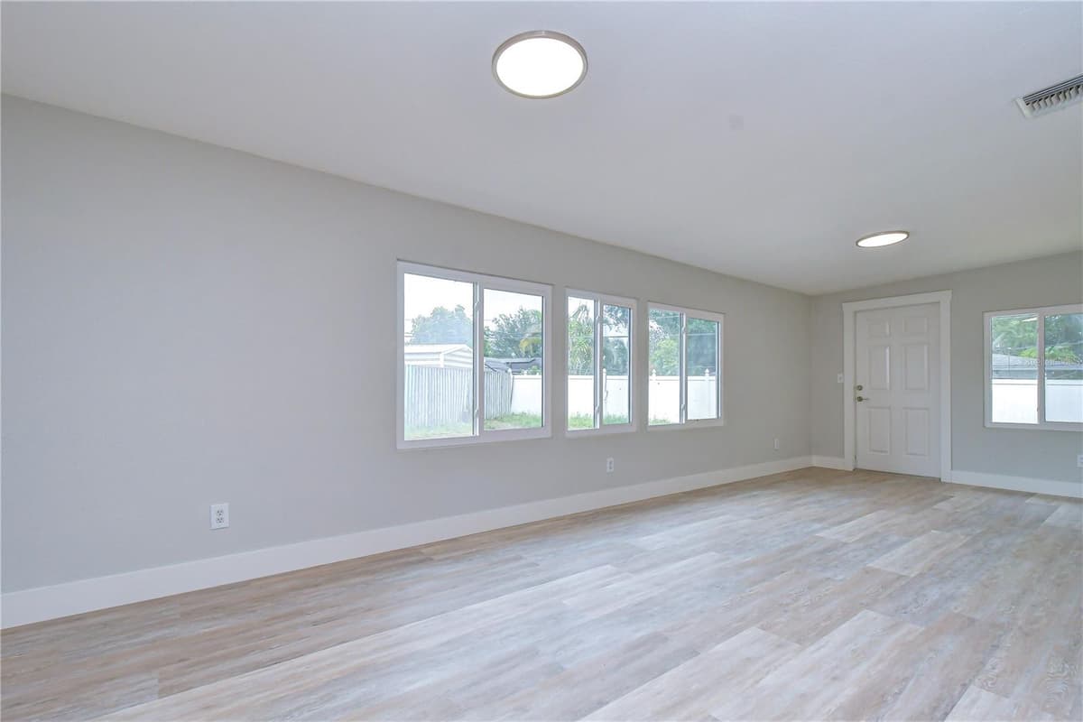 1800 DRUID ROAD — photo 13 of 35