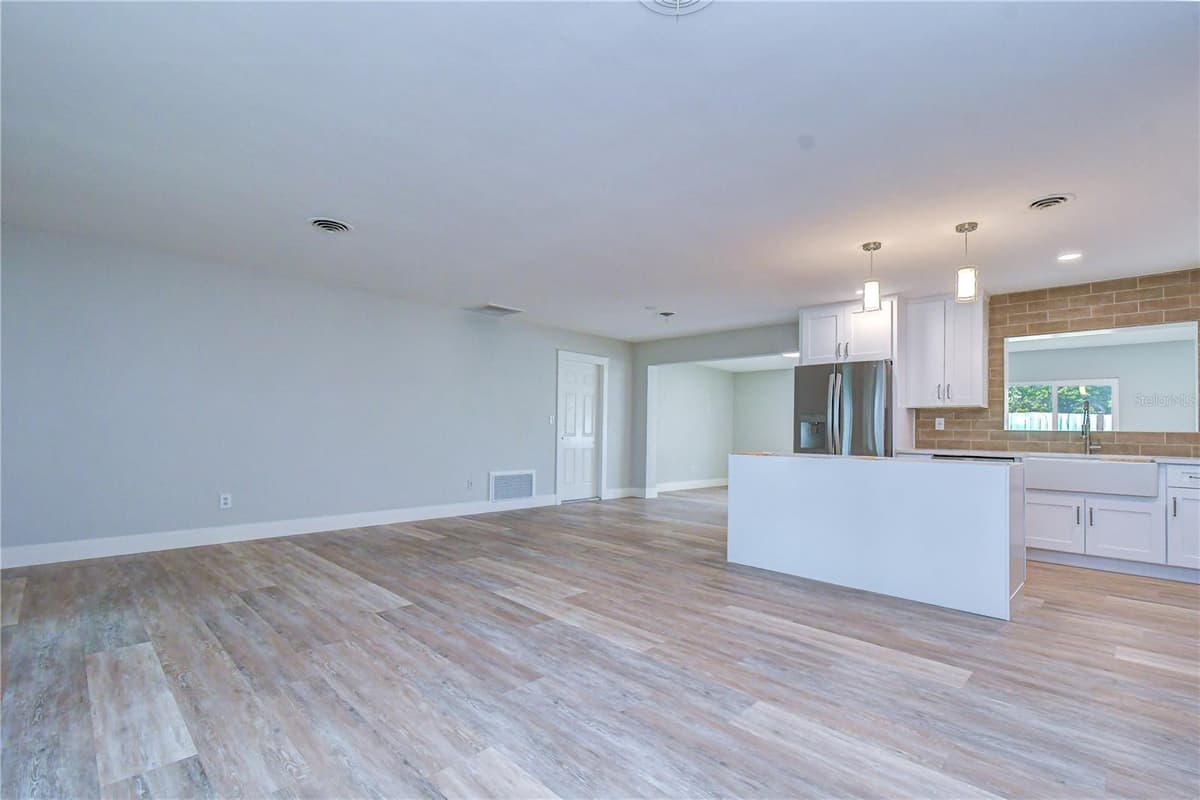 1800 DRUID ROAD — photo 11 of 35