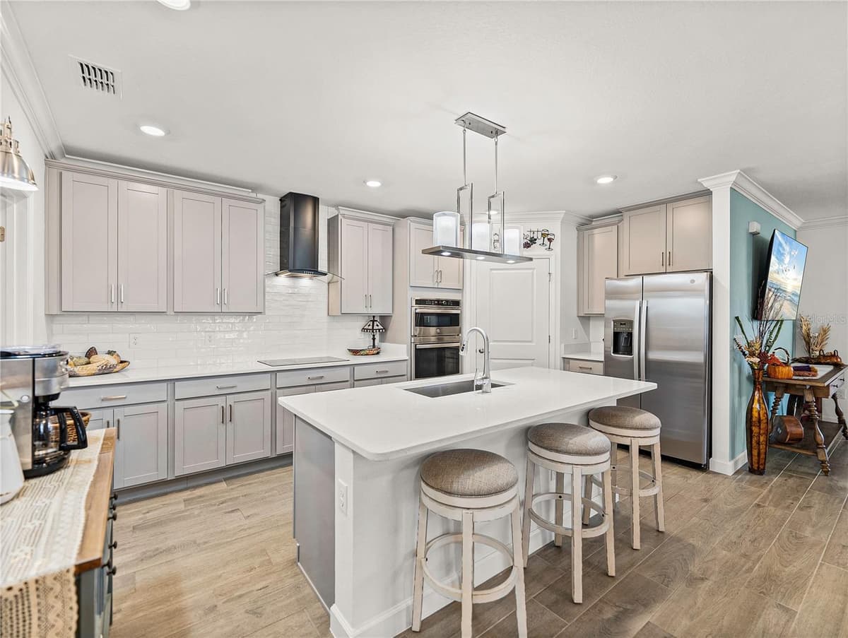 17319 HOLLY WELL AVENUE — photo 3 of 23
